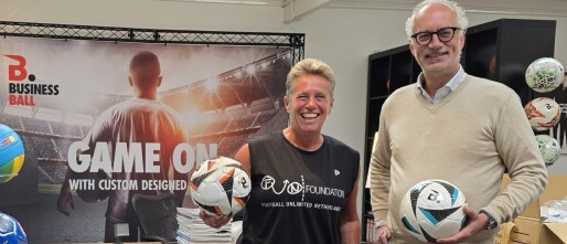 Businessball doneert 136 nieuwe ballen
