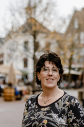 Erna Knipscheer, oprichter Financieel Vitaal Opleidingen