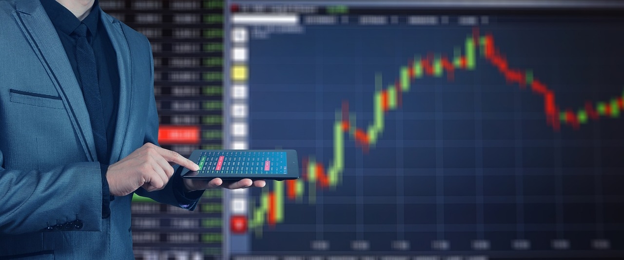 Digitaal dashboard Hand met tablet voor een digitaal dashboard met grafieken