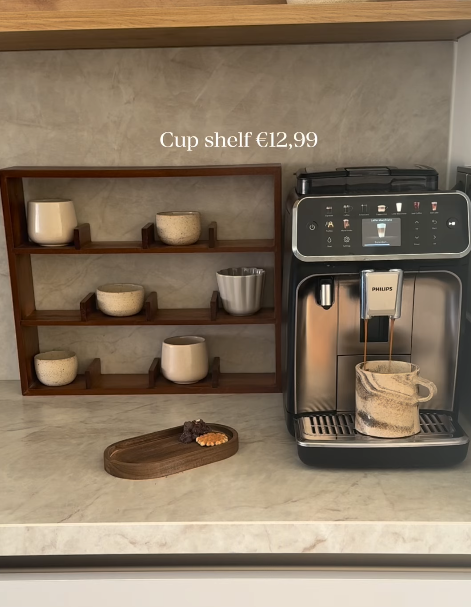 Houten mokkenrek Wibra: populaire cupshelf voor €12,99 Houten mokkenrek Wibra: populaire cupshelf voor €12,99