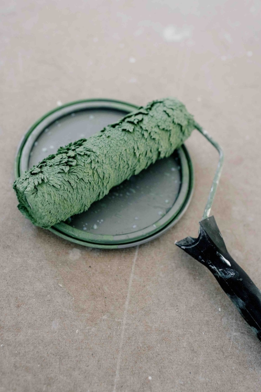 verfroller met groene verf verfroller met groene verf
