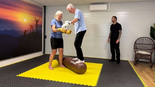 Een stel dat relatiebokstherapie doet bij coaching by koman