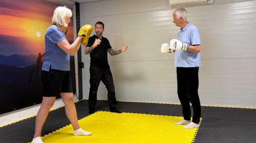 Een stel dat relatiebokstherapie doet bij coaching by koman
