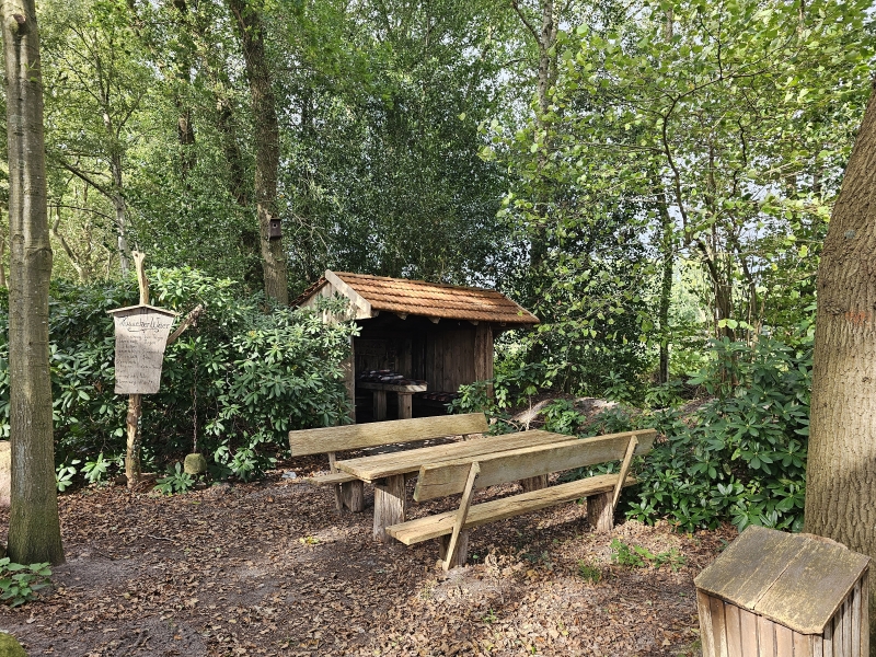 Boswandeling met hond in Westersteden: de Howieker watermolen Boswandeling met hond in Westersteden: de Howieker watermolen