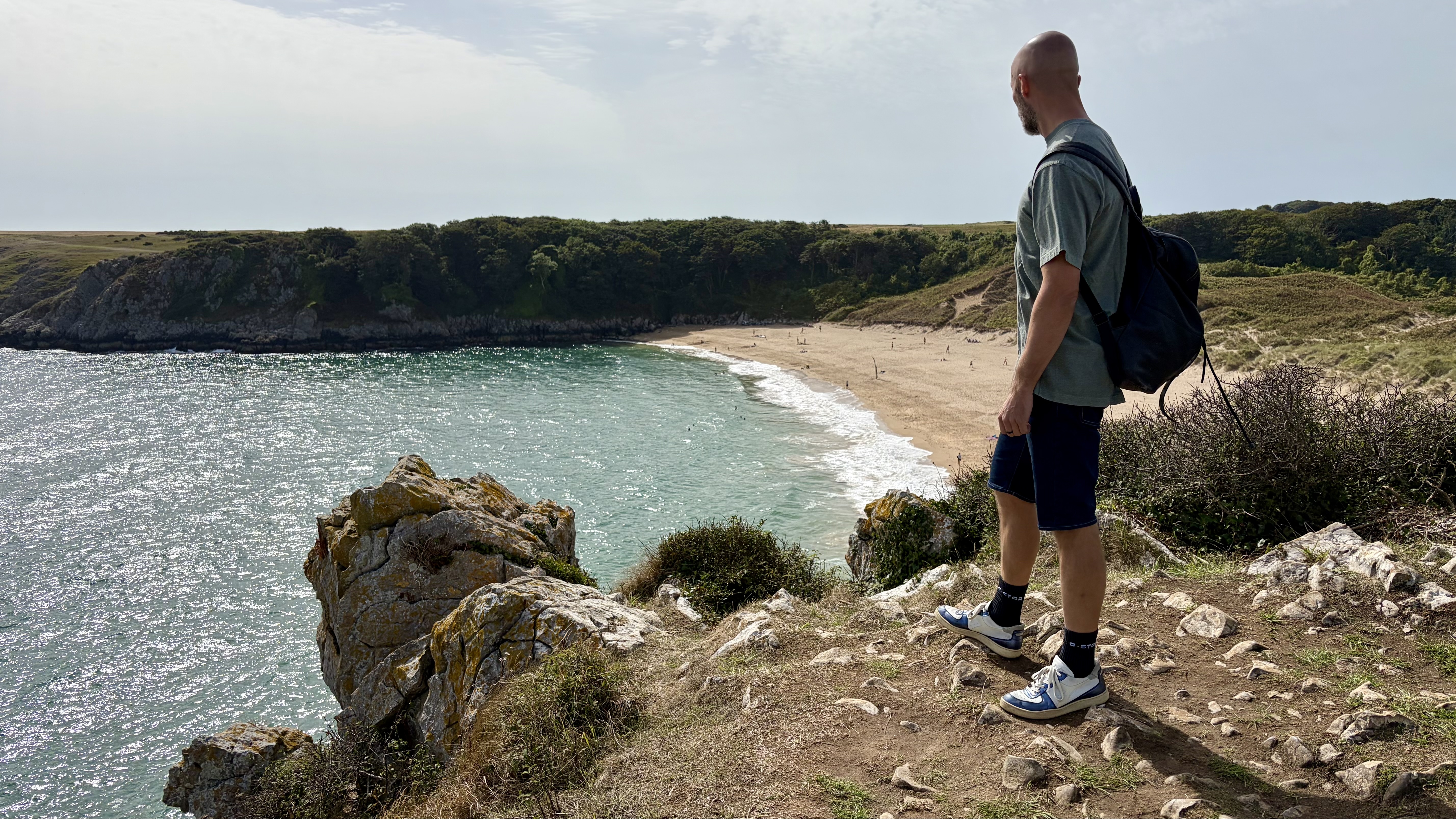 Wandeling aan de kust in de natuur