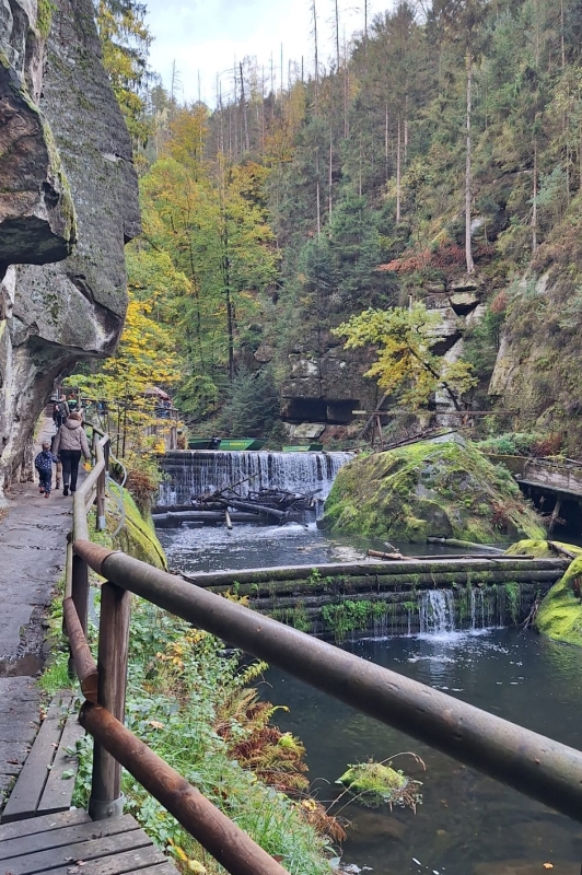 Mit dem Kahn durch die Edmundsklamm