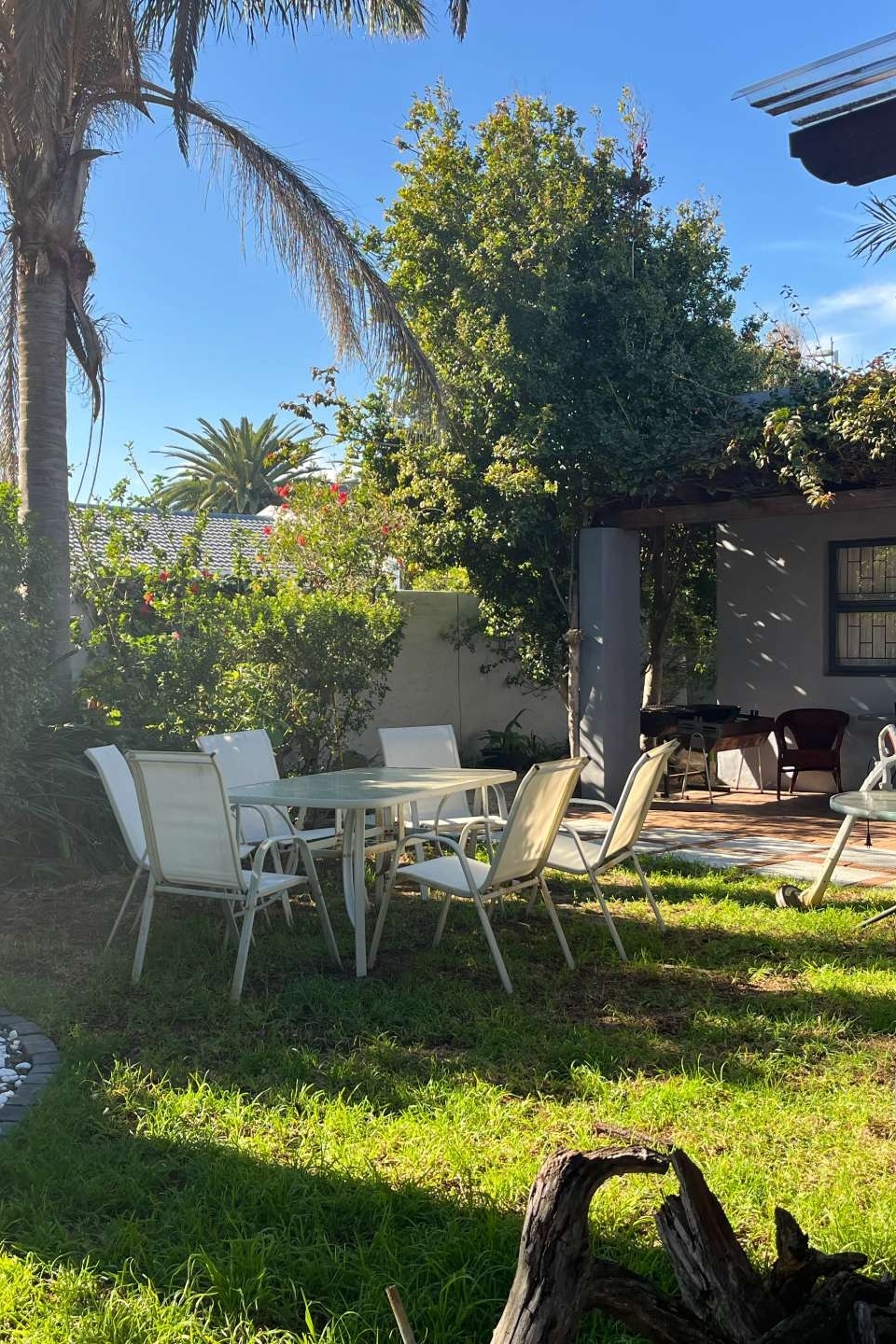 Be My Guest Lodge in Bloubergstrand in de tuin