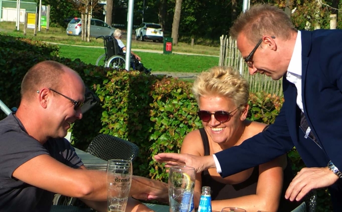 goochelaar interactief moment met echtpaar