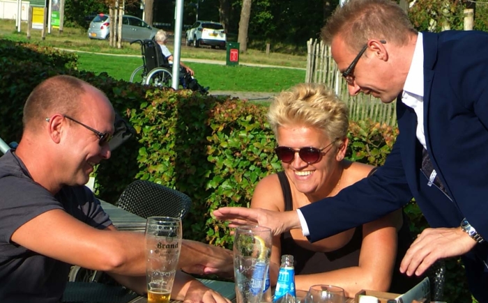 goochelaar interactief moment met echtpaar