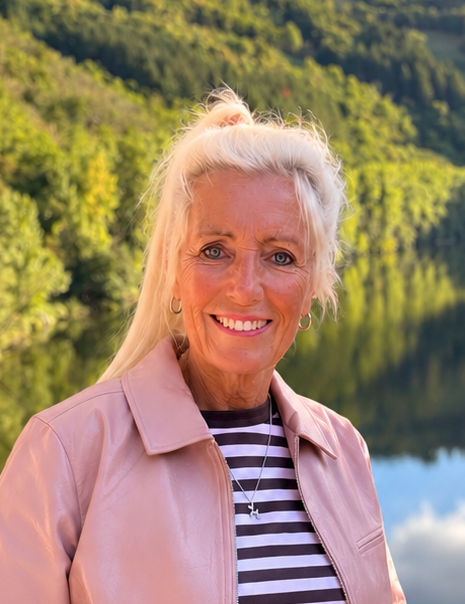 Zoek je helderheid? Bel mij. We komen tot de kern. Dit is Iris Lenderink, specialist in Helder Bewustzijn