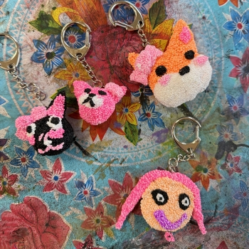 Foamklei workshop | Potloodmonsters en sleutelhangers maken | Studio Angelart resultaat van de Foamklei workshop sleutelhangers maken