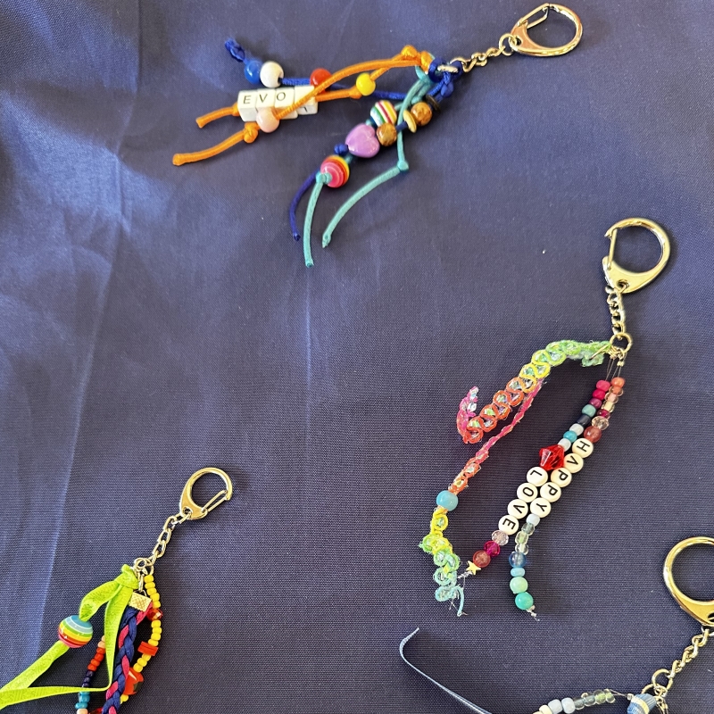 Sleutelhangers met kralen maken sleutelhangers gemaakt tijdens kinder activiteit