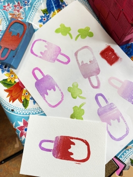 stempels-maken-workshop/ stempels maken met foam, resultaat kinder workshop