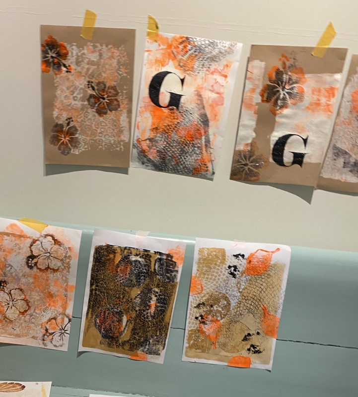 gelli plate stencil afdrukken gemaakt tijdens creatieve workshop