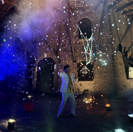 bellenblaas show in de avond