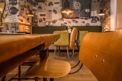 Interieur van Eetcafé Fijn aan het Raadhuisplein in Apeldoorn