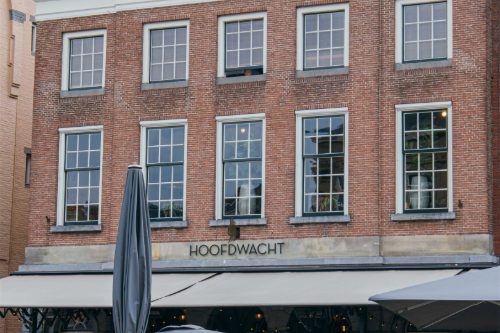 Gevel van De Hoofdwacht aan de Grote Markt in Gorinchem