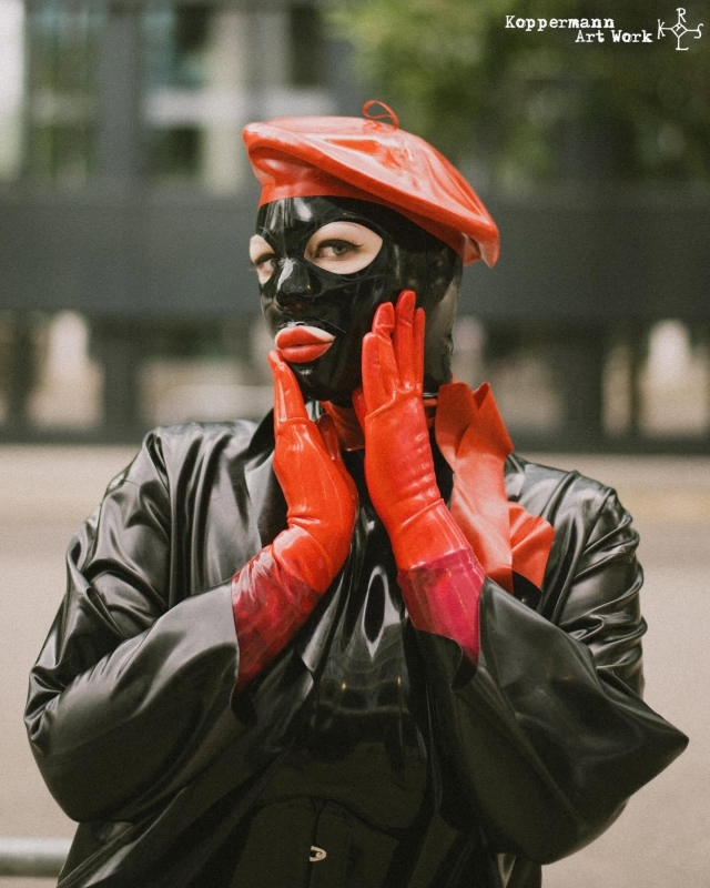 A walk through Berlin with @rubber_femme during the @gfbweekend.official A walk through Berlin with @rubber_femme during the @gfbweekend.official