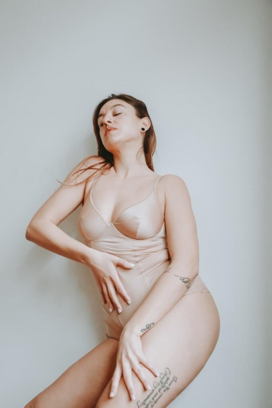 Atena Martelloni - sexual wellness and intimacy advocate and erotic performer exploring Eros Atena Martelloni - sexual wellness and intimacy advocate and erotic performer exploring Eros