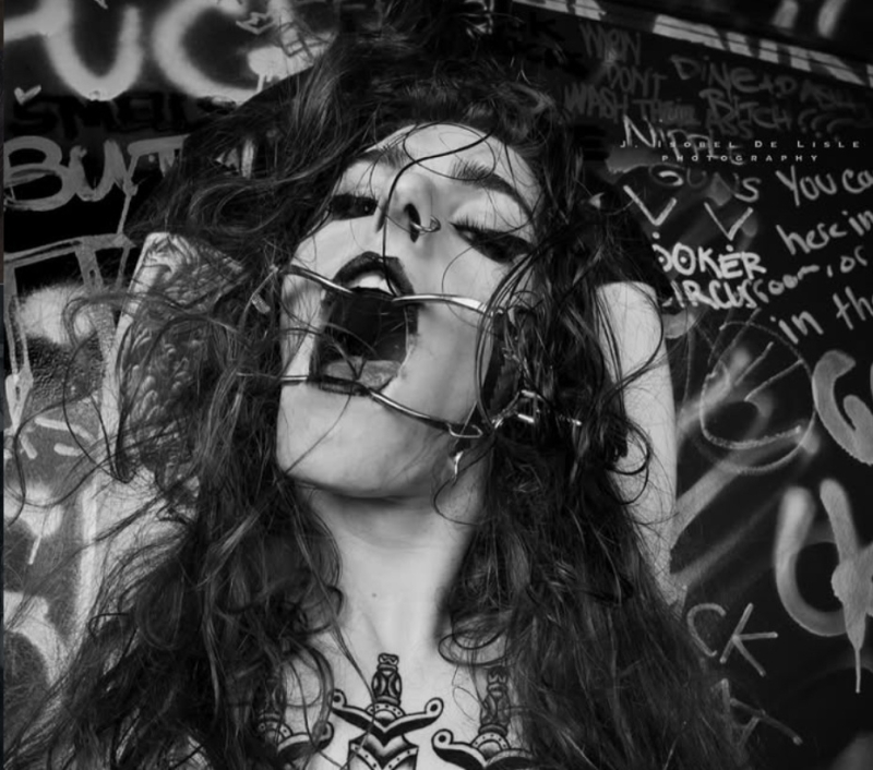 Fuck the world I bend the spoon with my mind photo@jisobeldelisle 2026 Fuck the world I bend the spoon with my mind photo@jisobeldelisle 2026