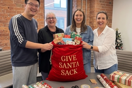 Give Santa Sack Give santa sack activiteit tijdens kerst