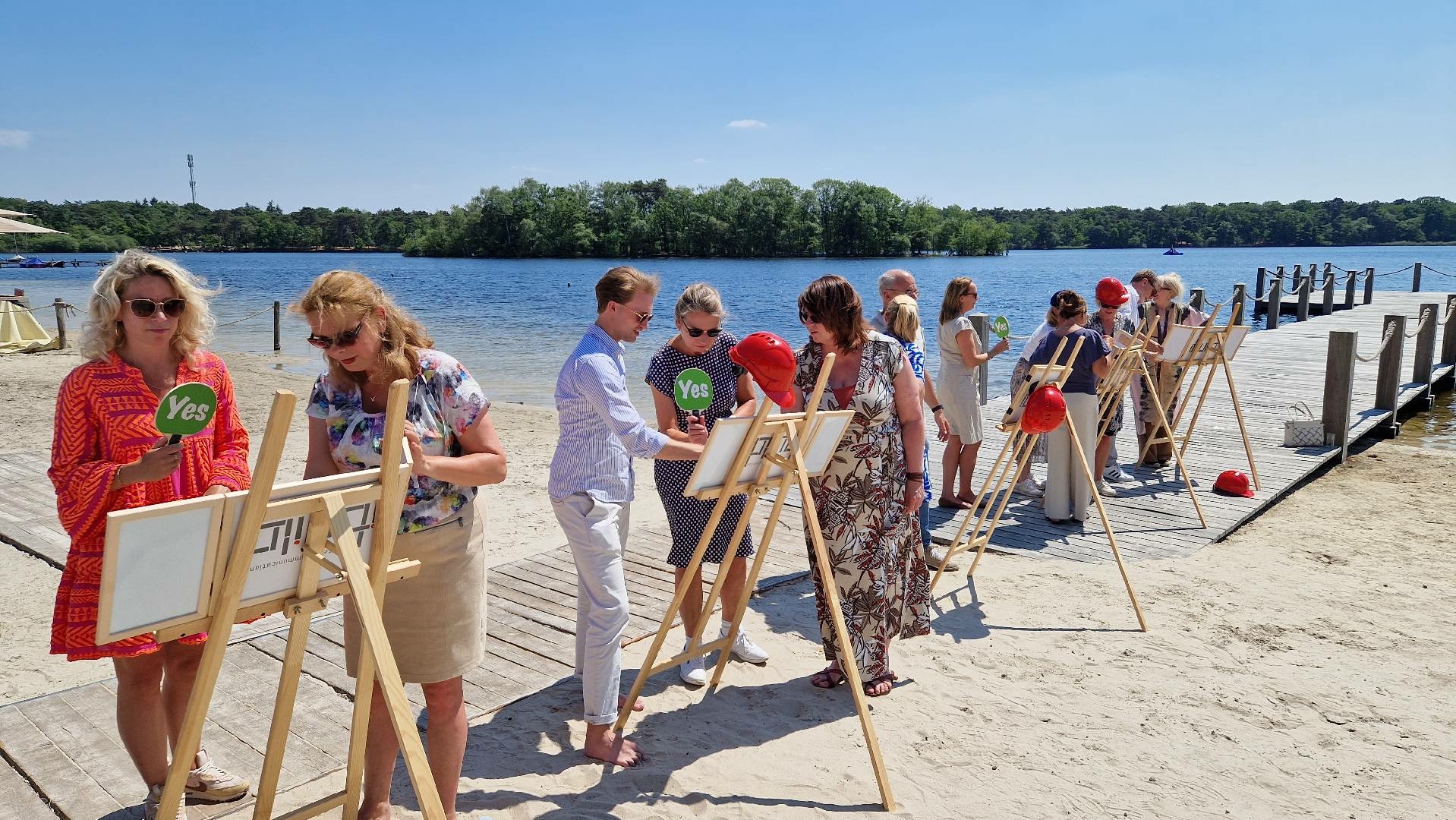 Waarom een heidag pas echt landt met een speelse, veilige teambuilding activiteit