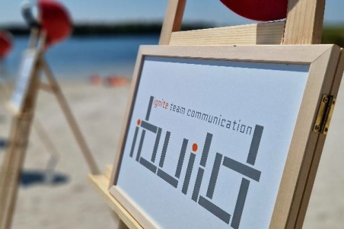 Ibuild Ibuild, teambuilding activiteit waarbij effectieve communicatie centraal staat