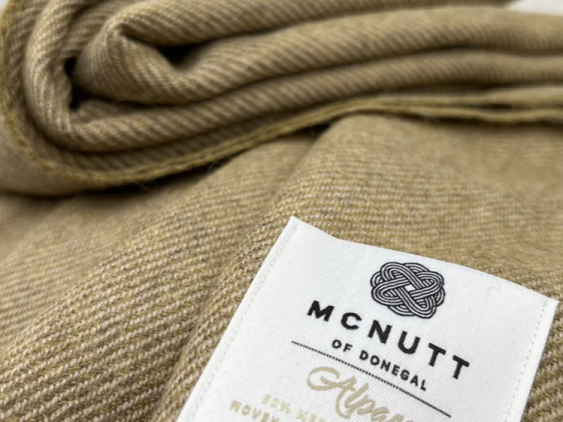 McNutt of Donegal Trow bij OC Interiors (Olive Alpaca)