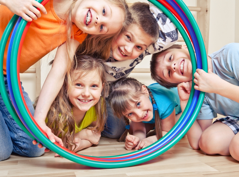 Blije kinderen tijdens dramales De lesmethode DramaOnline is laagdrempelig en inspirerend