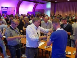 Teambuilden indoor Megavlieger bouwen met je teambuilding uitje