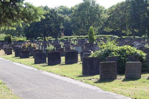 Terneuzen Zuiderbegraafplaats Grafstenen Terneuzen op begraafplaats