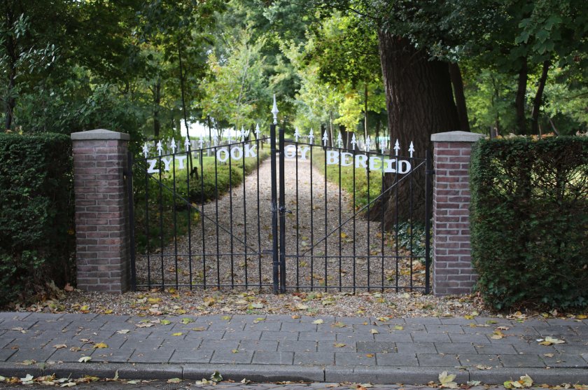 Grafstenen algemene begraafplaats in Nieuwe-Tonge Grafstenen, goedkoop, budget, algemeen graf, algemene begraafplaats in Nieuwe-Tonge