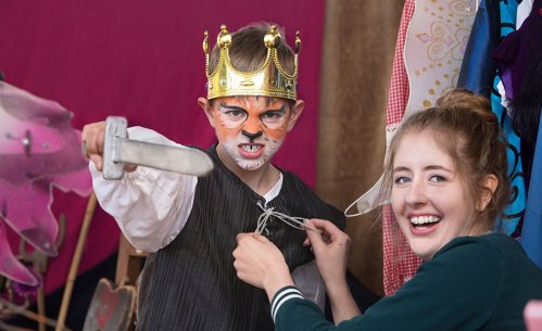 Spelen van een personage bij de dramales Spelen van een personage bij de dramales