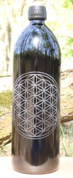 MIRON violet glas fles 1000 ml met gegraveerde Levensbloem MIRON violet glas fles 1000 ml met gegraveerde Levensbloem