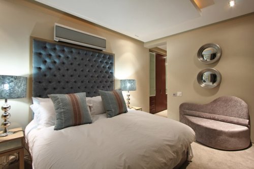 Ruime slaapkamers met grote bedden en luxueuze badkamers Villa Bay Views in Kaapstad | Exclusive Culitravel