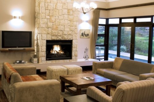 Geniet van de ruime woonkamer(s) van Villa Fynbos Villa Fynbos in het Pezula Golf Estate, Knysna| Exclusive Culitravel