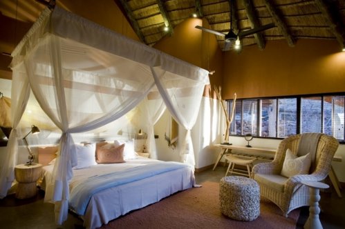 De villa is op een Top locatie Villa Tarkuni in het Tswalu Kalahari Reserve, Safaripark| Exclusive Culitravel